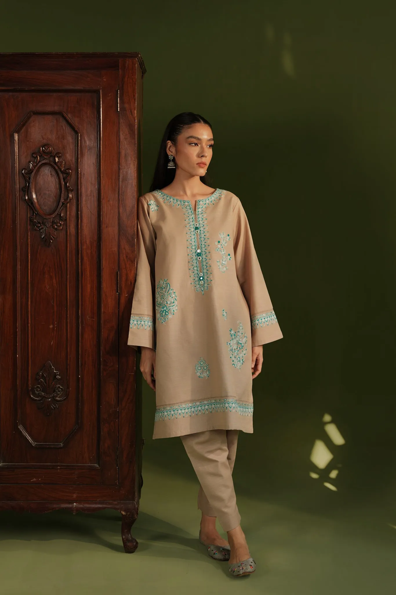 45% OFF FALL CAMEL BEIGE EMBROIDERED TWO PIECE SET NPA2-23333