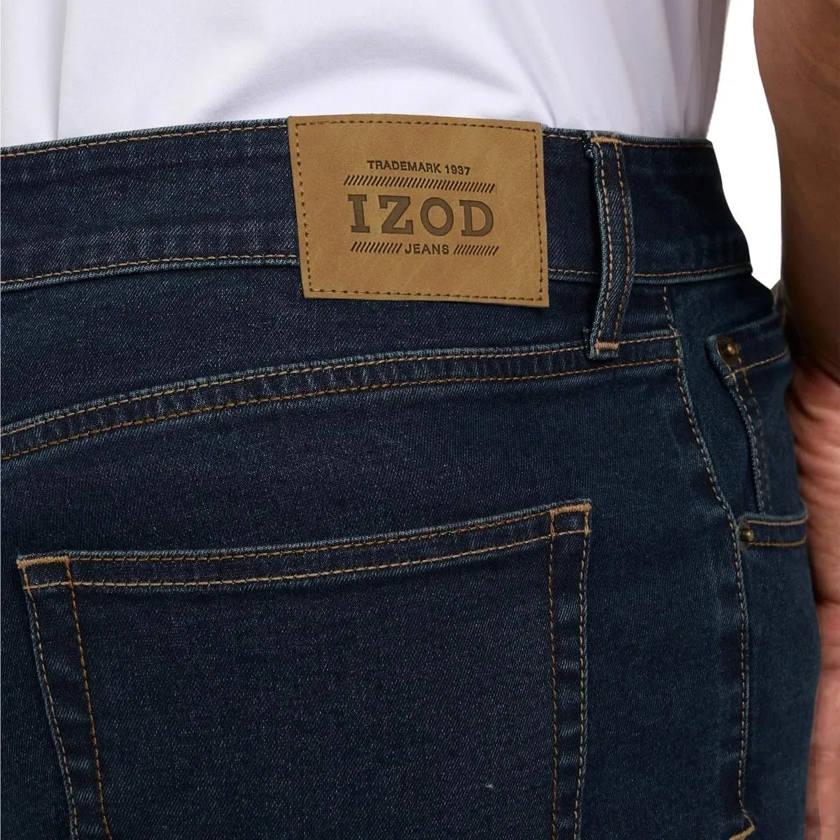 IZOD Mens Straight Fit Classic 5-Pocket Style Jean
